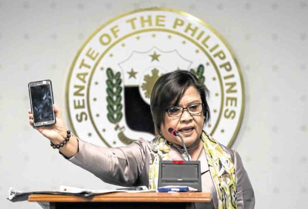 FIGHTING BACK Sen. Leila de Lima disputes the allegations raised by inmates during a hearing of the House committee on justice on the illegal drug trade atNew Bilibid Prison. LYN RILLON