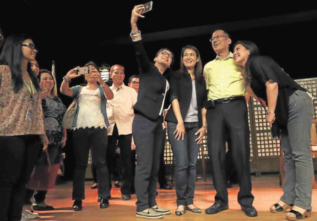 P-NOY FANS Absence makes the heart grow fonder, as these alumnae of St. Theresa’s College Quezon City wait their turn for selfies with former President Benigno Aquino III at a martial law forum.   CONTRIBUTED PHOTO