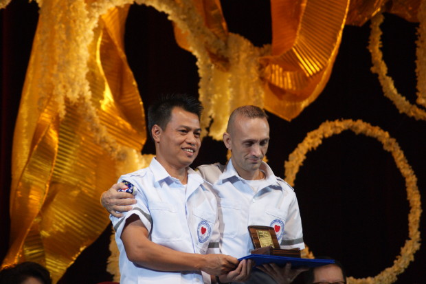 Vientiane Rescue members receive their award. PHOTO by Gianna Francesca Catolico/INQUIRER.net