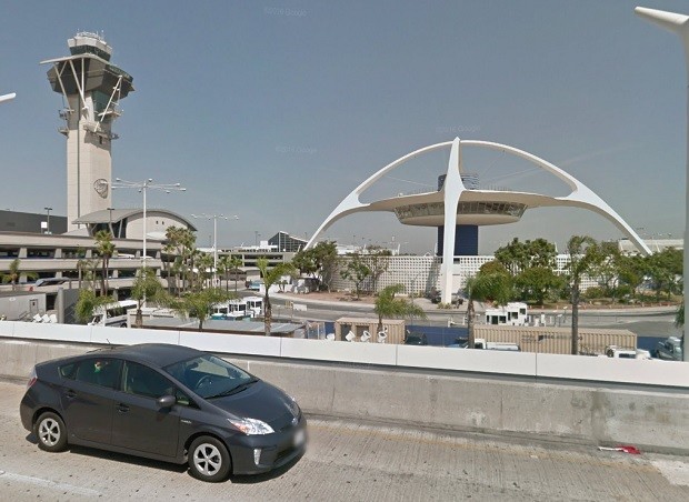 Using a smart phone, police rescued a Korean-speaking man suspected of wanting to commit suicide from a parking building at the Los Angeles Airport. The picture shows the LAX Theme Building. GOOGLE MAP IMAGE