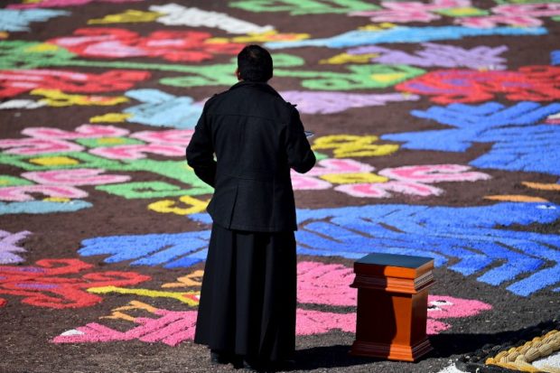 A priest waits for Pope Francis to celebrate an open-air mass at the Study Center in Ecatepec, near Mexico City on February 14, 2016. Pope Francis waded into one of Mexico's most dangerous cities on Sunday to celebrate an open-air mass with more than 300,000 Catholic faithful longing for a message of peace.   AFP PHOTO / GABRIEL BOUYS / AFP PHOTO / GABRIEL BOUYS