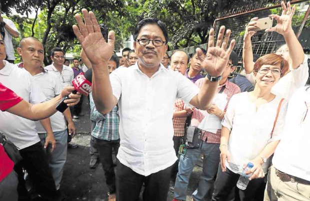 THE APPOINTMENT of peasant leader Rafael Mariano as secretary of the Department of Agrarian Reform has raised farmers’ hopes for a swift and massive distribution of lands. GRIG C. MONTEGRANDE
