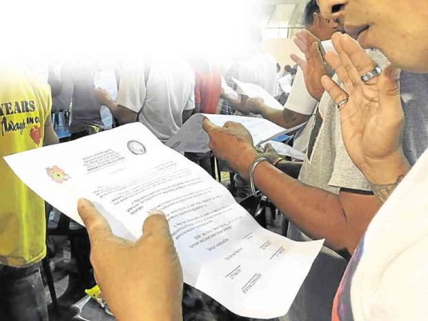 CONFESSED drug users take oaths in Mandaue City to signify their readiness to kick their addiction and return to productive lives.TONEE DESPOJO/CEBU DAILY NEWS