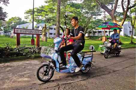 E-bikes at the UP Los Baños campus STORY: Consumer group urges gov’t to ‘harmonize’ rules on e-bikes