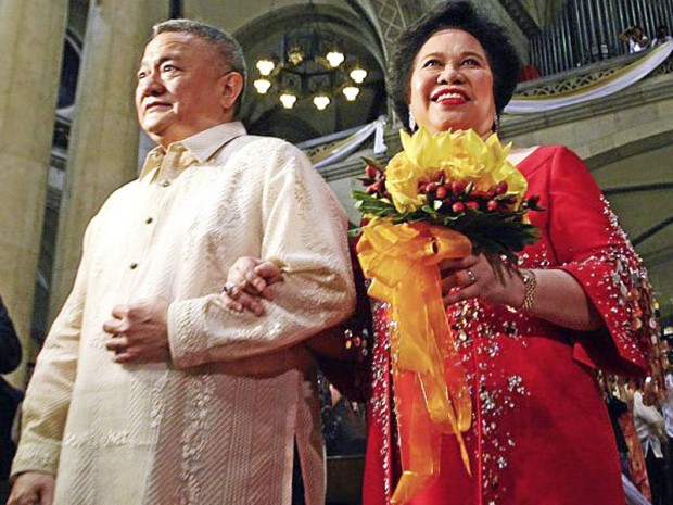 Sen. Miriam Defensor-Santiago and her husband, lawyer Narciso Santiago Jr., at their 40th wedding anniversary at the Manila Cathedral in June 2011 (INQUIRER PHOTO)
