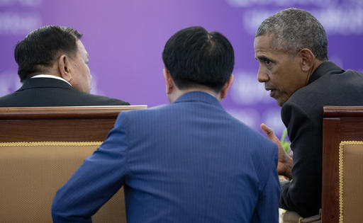 Laotian President Bounnhang Vorachit and U.S. President Barack Obama talk with the help of a translator during an Official State Luncheon at the Presidential Palace in Vientiane, Laos, Tuesday, Sept. 6, 2016. (AP Photo/Carolyn Kaster)
