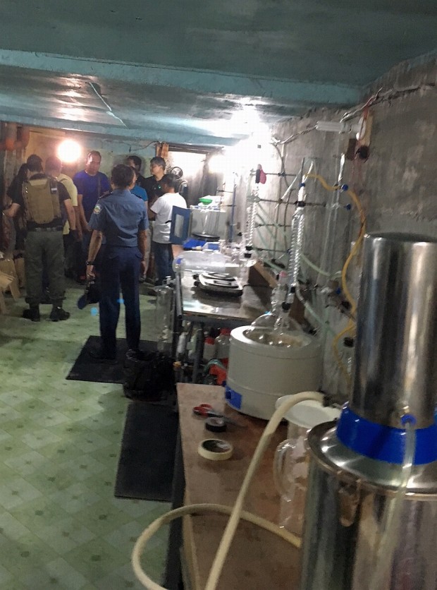 Caption: The police uncovered a suspected shabu laboratory beneath a piggery warehouse in the remote village of Balitucan in Pampanga's Magalang town on Wedmesday (Sept. 7). Photo by Tonette Orejas