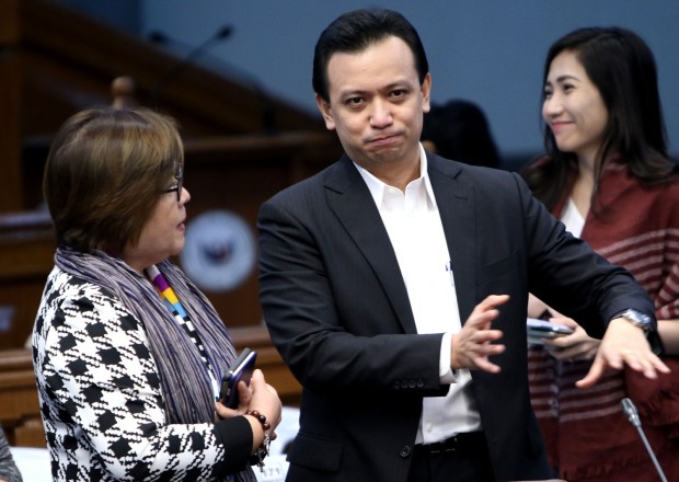 SENATE HEARING ON EXTRA JUDICIAL KILLINGS / SEPTEMBER 15, 2016 Committeee Chair Leila De Lima and Senator Antonio Trillanes during the Senate probe on the alleged extrajudicial killings at the Senate in Pasay City. INQUIRER PHOTO / RICHARD A. REYES