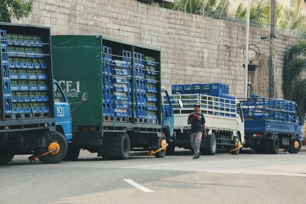 HUMAM INTEREST / SEPTEMBER 9, 2016  MTBP now strictly implement  towing and clamping delivery trucks illegally parked at D. Romualdez street near Paco Park, Manila. INQUIRER PHOTO / JILSON SECKLER TIU