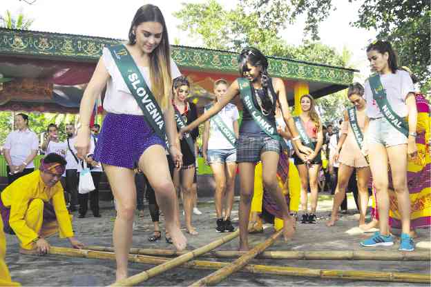‘SINGKIL’ STEPS Miss Earth candidates learn to dance the Maranaos’ “singkil” during a visit to Sultan Naga Dimaporo town in  Lanao del Norte province.—JIGGER JERUSALEM