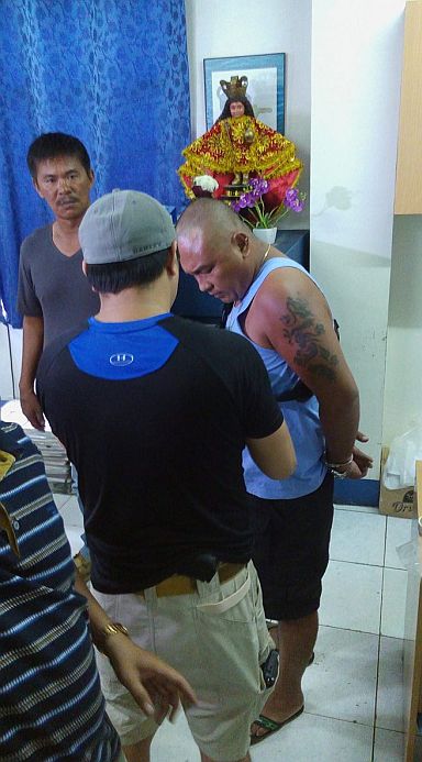 Adhmann Sigue Canangca-an, the driver of suspected hitman Felix Abacajan jr., surrenders to Talisay City Police on Oct. 5, 2016. (CDN  FILE PHOTO/ ADOR VINCENT MAYOL)