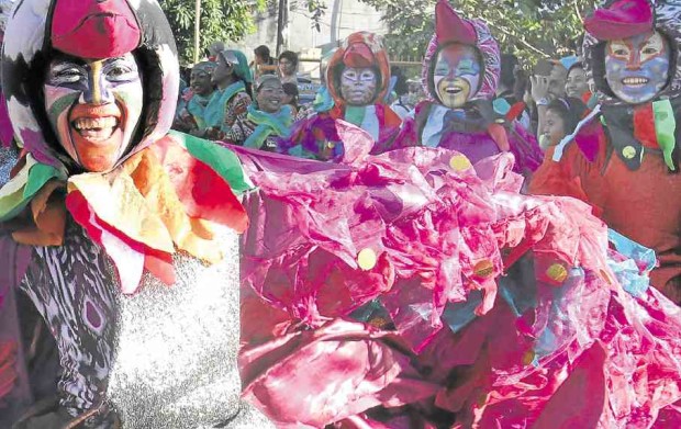 Students in  bird-inspired costumes join the Ibon-Ebon Festival.        JOAN BONDOC