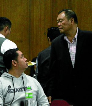 DRUG TRADE PROBE High-profile inmate Jaybee Sebastian meets another resource person, former Bureau of Corrections officer in charge Rafael Ragos, during the hearing of the House of Representatives’ committee on justice,which is looking into the illegal drugs trade at New Bilibid Prison. The two gave conflicting testimonies. —RICHARD A. REYES