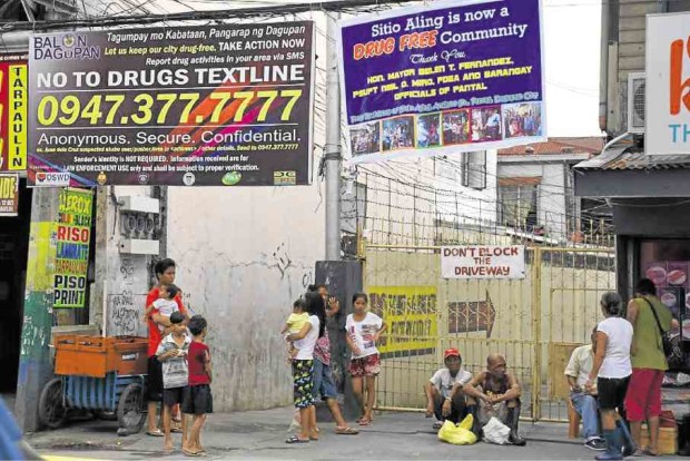 CRIME ALLEY NO MORE Residents of Sitio Aling in Dagupan City's Pantal village join hands to ensure that their community is free of crime.  —WILLIE LOMIBAO