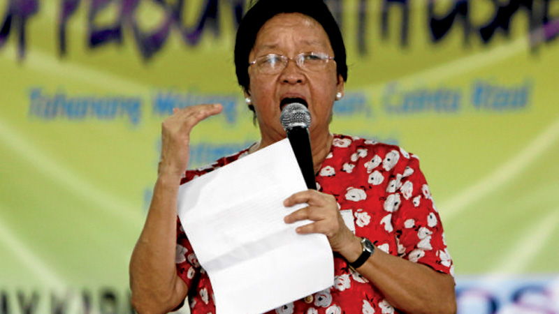 Taguiwalo:We are doing our best tomake sure that the Yolanda experience in terms of delayed provision of emergency shelter assistance should not be repeated. —INQUIRER PHOTO