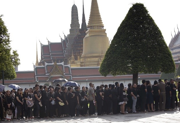 Thailand King, mourners