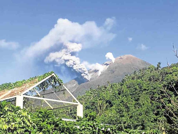 Mt. Bulusan spewing ash.         —ANDREW JOSEPH ZUNIGA/CONTRIBUTOR