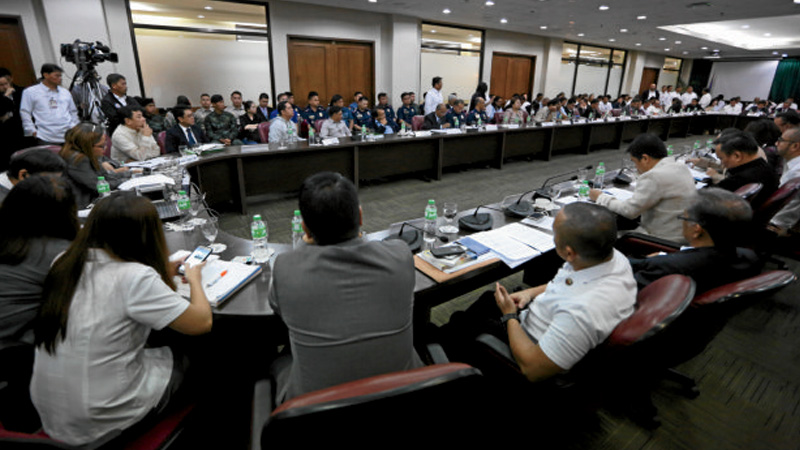 JAYBEE’S DAY Lawmakers listen to the testimony of high-profile convict Jaybee Sebastian, who claims he contributed P10 million to Sen. Leila de Lima’s electoral campaign. —NIÑO JESUS ORBETA/Philippine Daily Inquirer