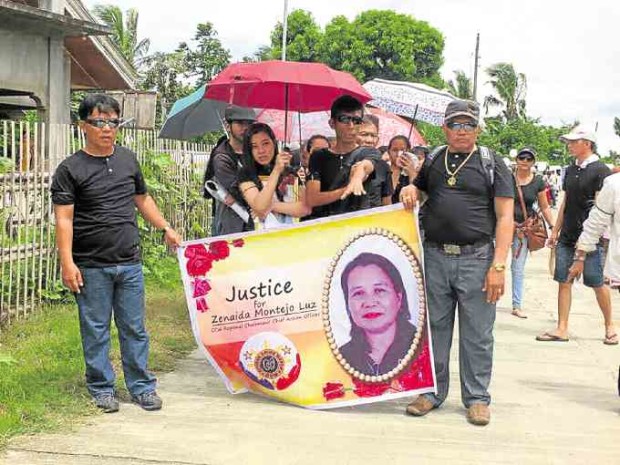 Colleagues and relatives of Zenaida Luz join the funeral procession for the anticrime crusader in the town of Gloria, Oriental Mindoro. —CONTRIBUTED PHOTO