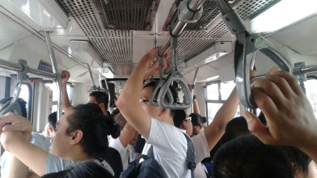 Passengers inside a stalled southbound MRT 3 train. NESTOR CORRALES/INQUIRER.net 