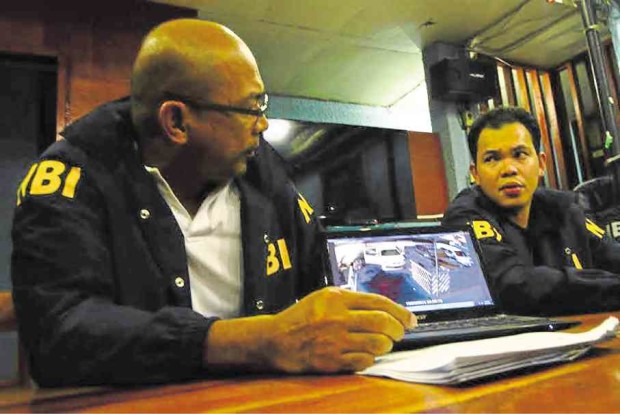 NBI Assistant Regional Director Hans Barbaso (left) presents footage from a security camera showing the alleged kidnapping of  Enrique Fernandez III. —JIGGER J. JERUSALEM