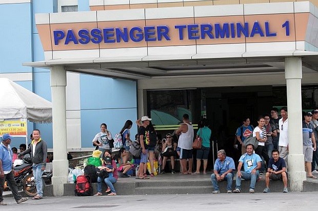 Passengers wait at the Cebu port in this file photo taken in October 2015. INQUIRER FILE / CDN / JUNJIE MENDOZA