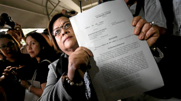 FIGHTING BACK Sen. Leila de Lima, the subject of harsh criticisms from President Duterte for questioning extrajudicial killings in his antidrug campaign,files a petition for habeas data in the Supreme Court to challenge his immunity from suit.—MARIANNE BERMUDEZ
