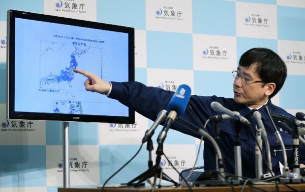 Japan's Meteorological Agency official Koji Nakamura gives a briefing following a 6.9-magnitude earthquake that hit the country's northeast, in Tokyo on November 22, 2016.    A powerful 6.9-magnitude earthquake hit northeastern Japan on November 22, triggering tsunami warnings and sending a one-metre (3.3-foot) wave to the coast at the stricken Fukushima nuclear power plant. / AFP PHOTO / JIJI PRESS / JIJI PRESS / Japan OUT