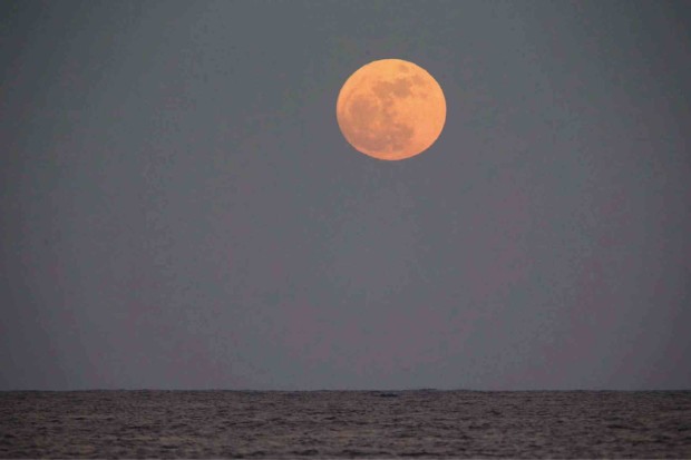 Supermoon over Panatag. Photo by Rem Zamora/INQUIRER