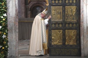 Pope Francis closes Holy Door on Sunday, Nov. 20, 2016.