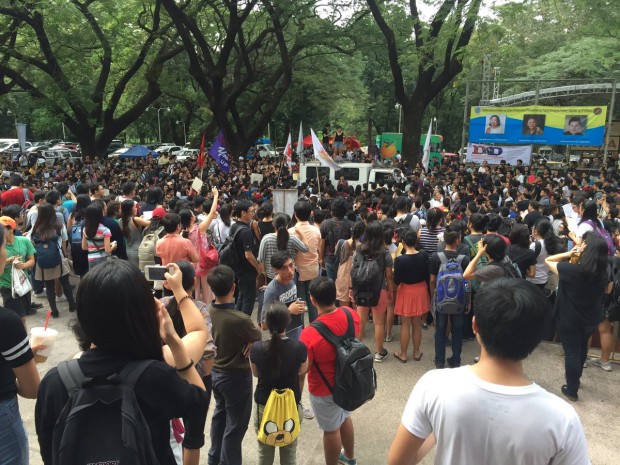More than a hundred students gather at the University of the Philippines Diliman to protest the burial of former president Ferdinand Marcos at the Libingan ng mga Bayani. Photo by Marc Jayson Cayabyab/INQUIRER.net