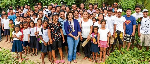 Vice President Leni Robredo (center)with the townsfolk of Agutaya, Palawan province, which is targeted for social development