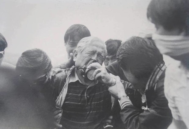Senator Lorenzo Tanada in pain after police used tear gas during the violent dispersal of a Welcome Rotunda rally on September 27, 1984. Photo courtesy of Lito Ocampo.