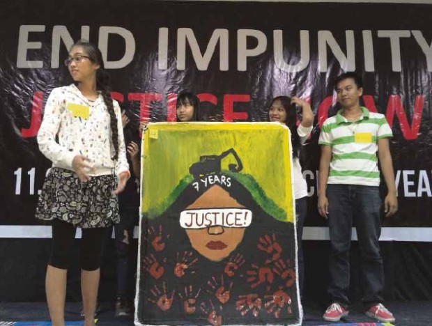 HEALINGART Children of some of themassacre victims present one of their “healing” artworks and murals after undergoing workshops conducted by Kunst, a group of Filipino artists. —JULIE S. ALIPALA