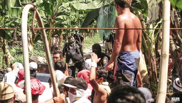 Farmers belonging to a group of agrarian reform beneficiaries are confronted by armed guards of an agricultural firm in the village of Madaum in Tagum City. —PHOTO COURTESY OF KILAB MULTIMEDIA