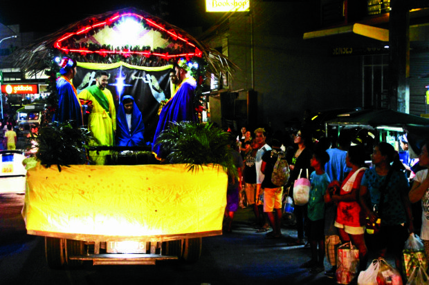 Although normally aHolyWeek tradition, ornate “carrozas” (carriages or floats) paraded the story of the birth of Jesus Christ in Bulacan’s City of San Jose del Monte on Saturday, Christmas Eve. The carrozaswere put together by the Sagrada Familia Parish. —CONTRIBUTED PHOTO