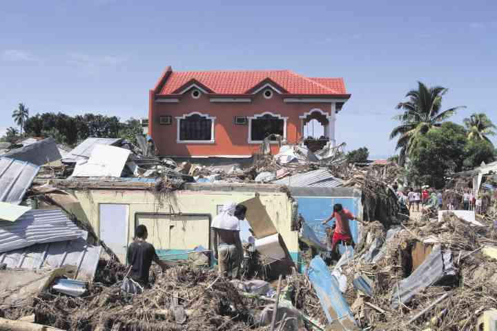 Residents sift through debris after flash floods spawned by Tropical Storm “Sendong” hit Iligan City.  —INQUIRER PHOTO