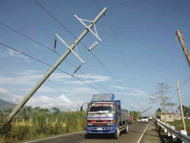 Strong winds accompanying Typhoon “Nina” damaged power lines in Tiwi town in Albay province. —GEORGE GIO BRONDIAL 