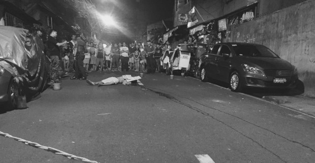  Michael Desbaro, 39, was shot dead by at least four unidentified assailants along A. Bonifacio Street in Barangay Hatid Bato Libis, Mandaluyong City on Wednesday night. JULLIANE LOVE DE JESUS/INQUIRER.net