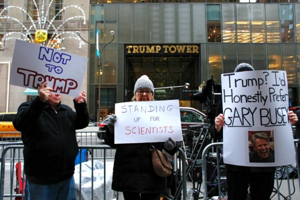 Protesters demonstrate against US President-elect Donald Trump outside Trump Tower December 11, 2016 in New York.  / AFP PHOTO / KENA BETANCUR