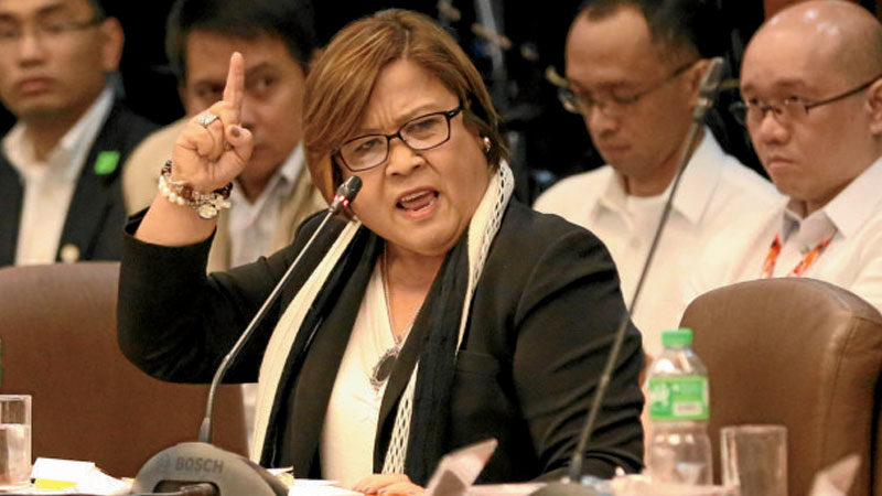 De Lima fumes at ‘weather-weather lang’ remark