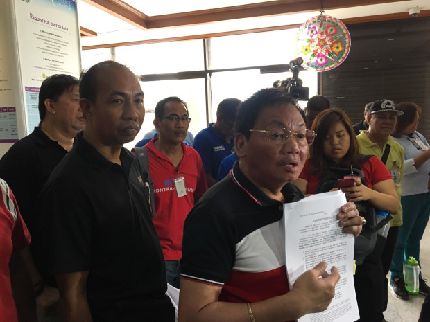 ACTO Chairman Efren de Luna shows a copy of his group's graft and ethical complaints against members of the LTFRB for failing to act on jeep fare hike petitions on Jan. 5, 2017. (PHOTO BY VINCE NONATO / INQUIRER)