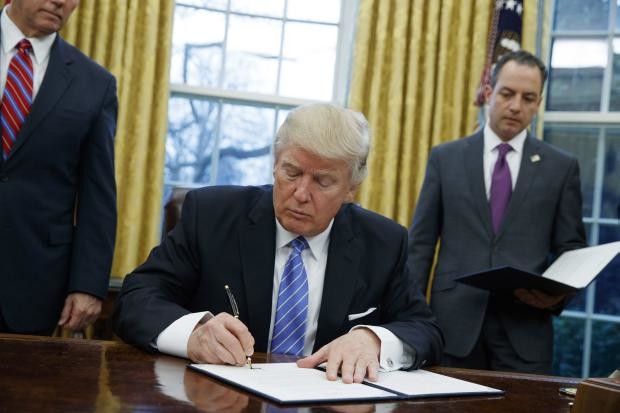 Donald Trump signs withdrawal from TPP - 23 Jan 2017