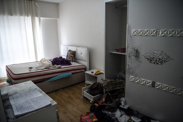 A picture taken on January 17, 2017 shows a bedroom inside the apartment where the main suspect in the Reina nightclub rampage was arrested by Turkish police the night before, in Istanbul. A 34-year-old Uzbek man suspected of slaughtering 39 people at an Istanbul nightclub on New Year's Eve confessed to the massacre on January 17, 2017, hours after his capture in a police raid. Authorities detained Abdulgadir Masharipov, who spent 17 days on the run after the attack claimed by Islamic State (IS) jihadists, along with three women and an Iraqi man during a massive police operation in Istanbul. / AFP PHOTO / OZAN KOSE