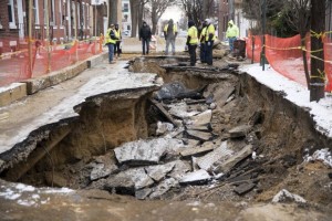 Massive sinkhole in Philadelphia - 8 Jan 2017