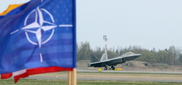 (FILES) This file photo taken on April 27, 2016 shows a US Air Force F-22 Raptor fighter aircraft taking off at the Air Base of the Lithuanian Armed Forces in iauliai, Lithuania.  / AFP PHOTO / Petras Malukas