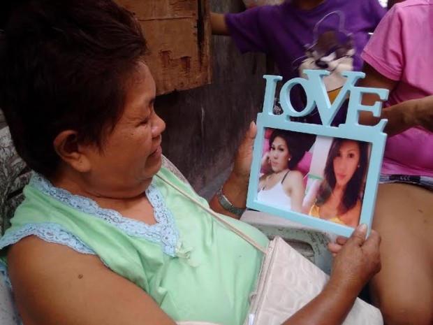 Elena de Chavez shows the photograph of her only son, Alvin Ronald de Chavez, who had become a transgender named Heart.  Heart, who was on a drug watch list in Navotas, was shot dead by several men on Tuesday night. (PHOTO BY AIE BALAGTAS SEE / INQUIRER)
