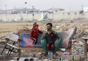 Displaced Iraqi father and his children - 31 Dec 2016