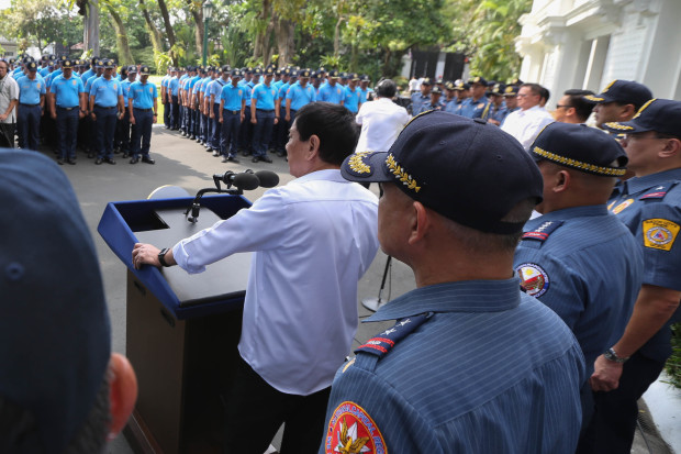 President Rodrigo Roa Duterte orders the police officers facing administrative charges to be detailed in Basilan for two years as they were presented to the President at Malacañang on February 7, 2017. The President gave the erring police officers 15 days to decide whether to resign or accept their re-assignment in Basilan. ROBINSON NIÑAL JR./Presidential Photo
