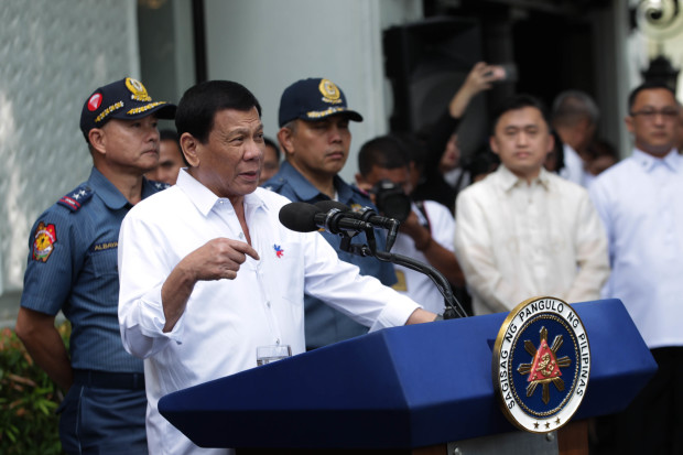 A fuming President Rodrigo Roa Duterte vents his frustration on the police officers who are facing administrative charges after they were presented before the President at Malacañang on February 7, 2017. ROBINSON NIÑAL JR./Presidential Photo 